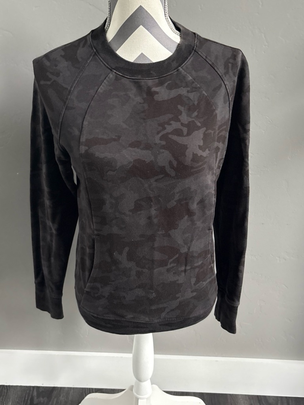 Lululemon Black Camo Crewneck Sweatshirt - Women